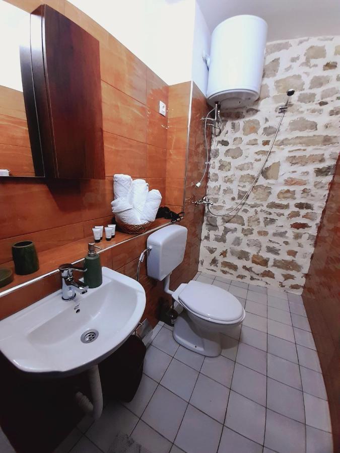 Gorica'S Bridge Hotel Berat Exterior photo