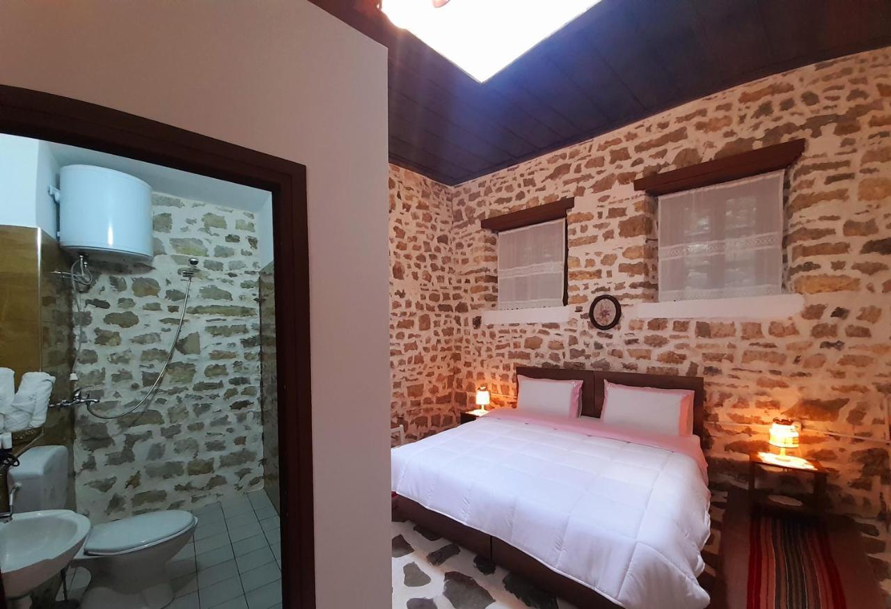 Gorica'S Bridge Hotel Berat Exterior photo